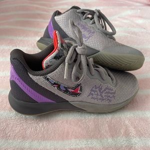 GIRL’S NIKE KYRIE SNEAKERS